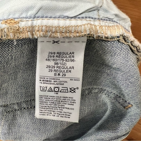 Gap | Girlfriend Mid Rise Denim | Distressed | Size 29 / 8 New - Picture 7 of 8